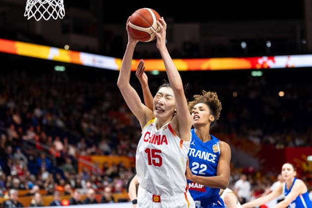 Xu Han (China), 15 rebounds against Marieme Badiane (France), 22, GER, China vs. France, Basketball, 2026 FIBA Women s World Cup, Quarterfinals, September 10, 2026, GER, China vs. France, Basketball, 2026 FIBA Women’s World Cup, Quarterfinals, September 10, 2026, Berlin Copyright: xEibner-Pressefoto MaxxVincenx EP_MVN