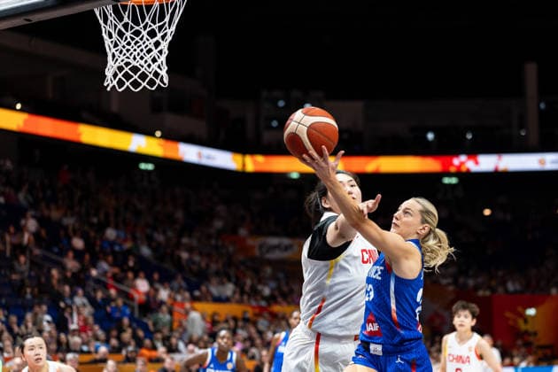Marine Johannes of France, 23, makes a layup against Ziyu Zhang of China, 19, GER, China vs. France, Basketball, FIBA Women’s World Cup 2026, Quarterfinals, September 10, 2026, GER, China vs. France, Basketball, 2026 FIBA Women’s World Cup, Quarterfinals, September 10, 2026, Berlin Copyright: xEibner-Pressefoto MaxxVincenx EP_MVN