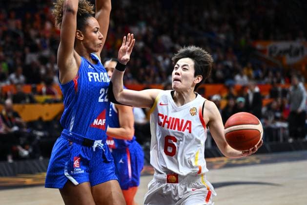 China v France - FIBA Women s Basketball World Cup 2026 Quarter-Final BERLIN, GERMANY - SEPTEMBER 10 : Badiane Marieme center of France, Yang Shuyu guard of China during the FIBA Women s Basketball World Cup quarter final match between China and France in Berlin on September 10, 2026 in Berlin, Germany, 10 09 2026 Berlin Germany  Copyright: xVincentxKalutx