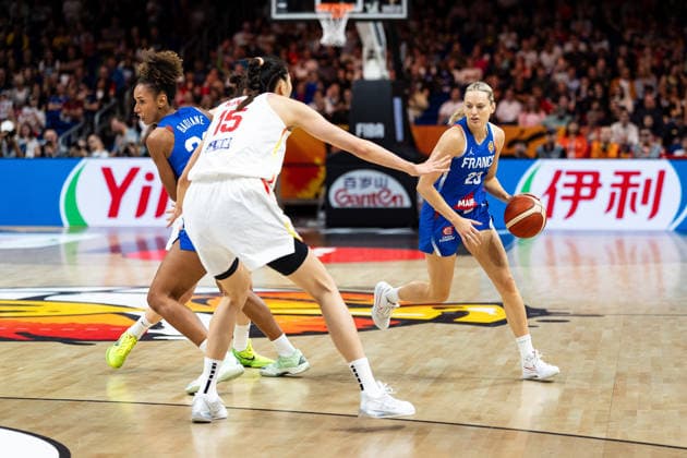 Marine Johannes of France, No. 23, dribbling; Xu Han of China, No. 15; GER; China vs. France; Basketball; FIBA Women’s World Cup 2026; Quarterfinals, September 10, 2026, GER, China vs. France, Basketball, FIBA Women’s World Cup 2026, Quarterfinals, September 10, 2026, Berlin Copyright: xEibner-Pressefoto MaxxVincenx EP_MVN