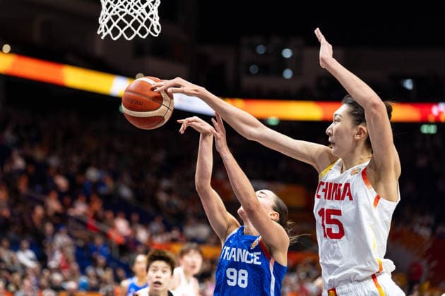 Xu Han (China), 15, blocks Pauline Astier (France), 98, GER, China vs. France, Basketball, 2026 FIBA Women s World Cup, Quarterfinals, September 10, 2026 GER, China vs. France, Basketball, FIBA Women’s World Cup 2026, Quarterfinals, September 10, 2026 Berlin Copyright: xEibner-Pressefoto MaxxVincenx EP_MVN