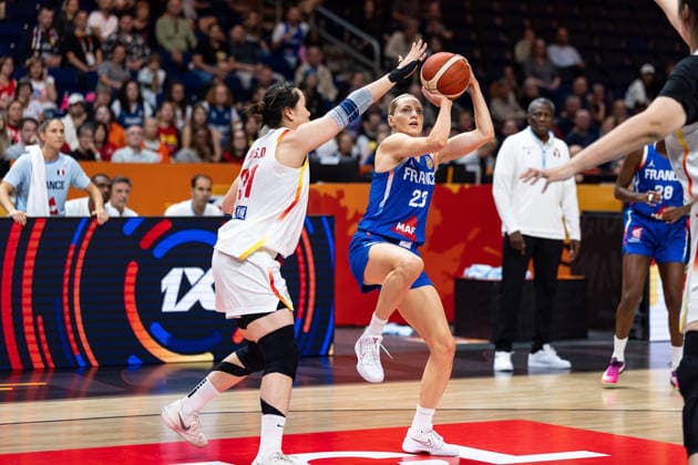 Marine Johannes of France, 23, shooting; Saiqi Jia of China, 31; GER, China vs. France, Basketball, 2026 FIBA Women’s World Cup, Quarterfinals, September 10, 2026, GER, China vs. France, Basketball, 2026 FIBA Women’s World Cup, Quarterfinals, September 10, 2026, Berlin Copyright: xEibner-Pressefoto MaxxVincenx EP_MVN