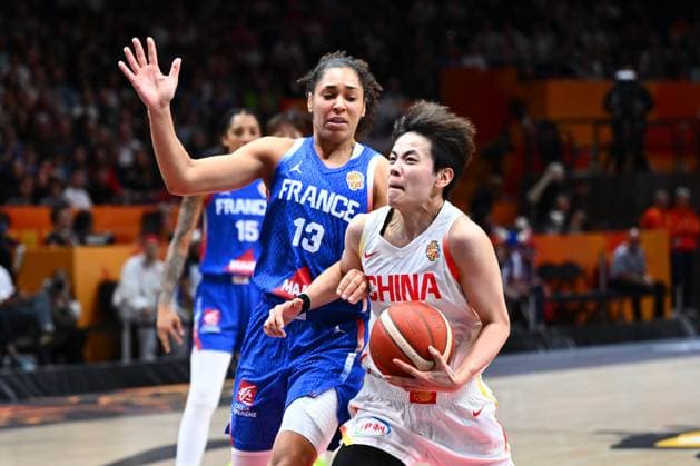 China v France - FIBA Women s Basketball World Cup 2026 Quarter-Final BERLIN, GERMANY - SEPTEMBER 10 : Salaun Janelle forward of France, Yang Shuyu guard of China during the FIBA Women s Basketball World Cup quarter final match between China and France in Berlin on September 10, 2026 in Berlin, Germany, 10 09 2026 Berlin Germany  Copyright: xVincentxKalutx
