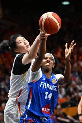 China v France - FIBA Women s Basketball World Cup 2026 Quarter-Final BERLIN, GERMANY - SEPTEMBER 10 : Zhang Ziyu center of China, Malonga Dominique center of France during the FIBA Women s Basketball World Cup quarter final match between China and France in Berlin on September 10, 2026 in Berlin, Germany, 10 09 2026 Berlin Germany  Copyright: xVincentxKalutx