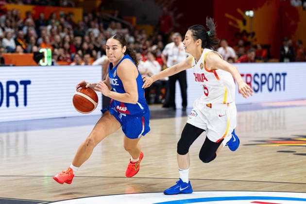 Carla Leite (France, 00) dribbling against Siyu Wang (China, 05), Germany vs. China vs. France, Basketball, FIBA Women s World Cup 2026, Quarterfinals, September 10, 2026, GER, China vs. France, Basketball, FIBA Women’s World Cup 2026, Quarterfinals, September 10, 2026, Berlin Copyright: xEibner-Pressefoto MaxxVincenx EP_MVN
