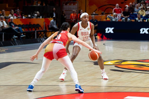 USA V Hungary: Quarter-Finals - FIBA Women s Basketball World Cup Germany 2026 Jackie Young plays during the FIBA Women s Basketball World Cup 2026 quarter-finals match between the United States and Hungary in Berlin, Germany, on September 10, 2026. Berlin Germany  Copyright: xMarcinxGolbax originalFilename:golba-usavhung260910_npeAv.jpg
