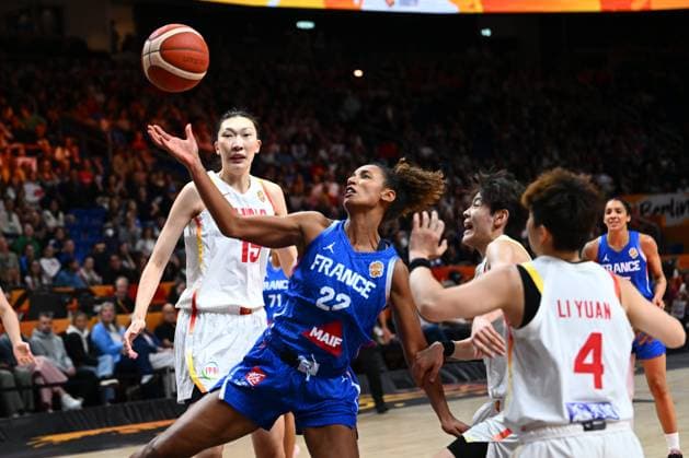 China v France - FIBA Women s Basketball World Cup 2026 Quarter-Final BERLIN, GERMANY - SEPTEMBER 10 : Badiane Marieme center of France during the FIBA Women s Basketball World Cup quarter final match between China and France in Berlin on September 10, 2026 in Berlin, Germany, 10 09 2026 Berlin Germany  Copyright: xVincentxKalutx
