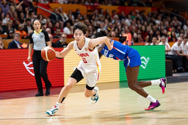 Shuyu Yang (China), No. 6, dribbling; Valeriane Ayayi (France), No. 11; GER, China vs. France, Basketball, 2026 FIBA Women’s World Cup, Quarterfinals, September 10, 2026, GER, China vs. France, Basketball, 2026 FIBA Women’s World Cup, Quarterfinals, September 10, 2026, Berlin Copyright: xEibner-Pressefoto MaxxVincenx EP_MVN