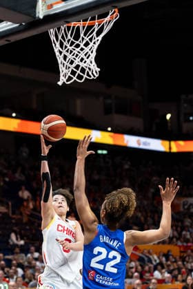 Shuyu Yang (China), No. 6, on a layup; Marieme Badiane (France), No. 22; GER, China vs. France, Basketball, 2026 FIBA Women s World Cup, Quarterfinals, September 10, 2026, GER, China vs. France, Basketball, 2026 FIBA Women’s World Cup, Quarterfinals, September 10, 2026, Berlin Copyright: xEibner-Pressefoto MaxxVincenx EP_MVN
