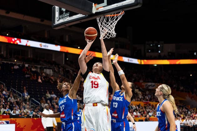 Ziyu Zhang (China), 19, on a layup; Marieme Badiane (France), 22; Janelle Salaun (France), 13; GER, China vs. France, Basketball, 2026 FIBA Women s World Cup, Quarterfinals, September 10, 2026, GER, China vs. France, Basketball, FIBA Women’s World Cup 2026, Quarterfinals, September 10, 2026, Berlin Copyright: xEibner-Pressefoto MaxxVincenx EP_MVN