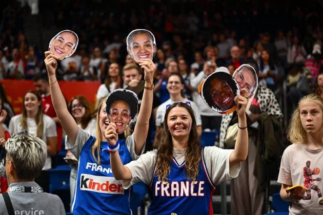 China v France - FIBA Women s Basketball World Cup 2026 Quarter-Final BERLIN, GERMANY - SEPTEMBER 10 : Supporters and fans of France during the FIBA Women s Basketball World Cup quarter final match between China and France in Berlin on September 10, 2026 in Berlin, Germany, 10 09 2026 Berlin Germany  Copyright: xVincentxKalutx