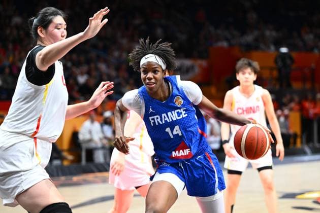 China v France - FIBA Women s Basketball World Cup 2026 Quarter-Final BERLIN, GERMANY - SEPTEMBER 10 : Zhang Ziyu center of China, Malonga Dominique center of France during the FIBA Women s Basketball World Cup quarter final match between China and France in Berlin on September 10, 2026 in Berlin, Germany, 10 09 2026 Berlin Germany  Copyright: xVincentxKalutx