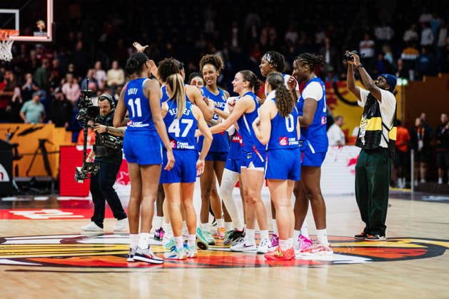 FIBA Women’s Basketball World Cup 2026: China vs. France, September 10, 2026. The French team celebrates together in a circle. Basketball, FIBA Women’s Basketball World Cup 2026, Final Phase, Quarterfinals: China vs. France on September 10, 2026, at the Uber Arena, Berlin Copyright: xBEAUTIFULxSPORTS Tonhäuserx