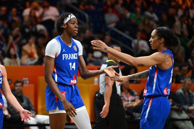 China v France - FIBA Women s Basketball World Cup 2026 Quarter-Final BERLIN, GERMANY - SEPTEMBER 10 : Malonga Dominique center of France, Williams Gabby forward of France during the FIBA Women s Basketball World Cup quarter final match between China and France in Berlin on September 10, 2026 in Berlin, Germany, 10 09 2026 Berlin Germany  Copyright: xVincentxKalutx