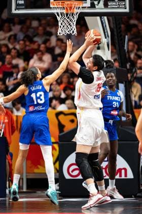 Ziyu Zhang (China), 19, with the ball; Janelle Salaun (France), 13; GER, China vs. France, Basketball, FIBA Women’s World Cup 2026, Quarterfinals, September 10, 2026, GER, China vs. France, Basketball, FIBA Women’s World Cup 2026, Quarterfinals, September 10, 2026, Berlin Copyright: xEibner-Pressefoto MaxxVincenx EP_MVN