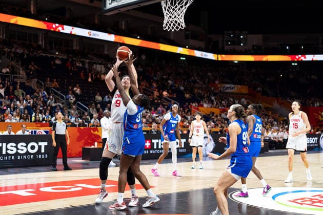 Ziyu Zhang (China), 19, shooting; Aminata Gueye (France), 31, GER, China vs. France, Basketball, FIBA Women s World Cup 2026, Quarterfinals, September 10, 2026, GER, China vs. France, Basketball, FIBA Women’s World Cup 2026, Quarterfinals, September 10, 2026, Berlin Copyright: xEibner-Pressefoto MaxxVincenx EP_MVN