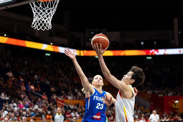 Shuyu Yang (China), No. 6, on a layup; Marine Johannes (France), No. 23; GER, China vs. France, Basketball, FIBA Women’s World Cup 2026, Quarterfinals, September 10, 2026, GER, China vs. France, Basketball, FIBA Women’s World Cup 2026, Quarterfinals, September 10, 2026, Berlin Copyright: xEibner-Pressefoto MaxxVincenx EP_MVN