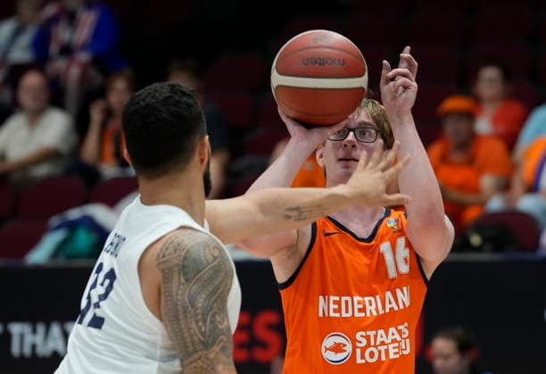 September 10, 2026, Ottawa, On, CANADA: United StatesöÄÃ Fabian Romo (32) attempts to block NetherlandsöÄÃ Boris Van Hunnik (16) during first half IWBF Wheelchair Basketball World Championships group stage action in Ottawa, Thursday Sept.10, 2026. Canada News - September 10, 2026  - ZUMAc35_ 20260910_zaf_c35_003 Copyright: xAdrianxWyldx