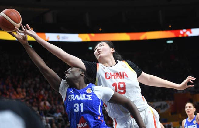 (260910) -- BERLIN, Sept. 10, 2026 -- Zhang Ziyu (top) of China vies with Aminata Gueye of France during the quarterfinal match at the FIBA Women s Basketball World Cup 2026 in Berlin, Germany, Sept. 10, 2026. ) (SP)GERMANY-BERLIN-BASKETBALL-WOMEN S WORLD CUP-CHN VS FRA HexCanling 