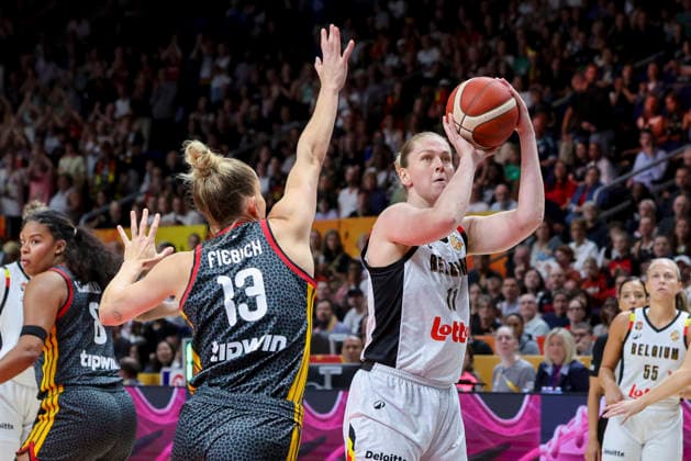 Leonie Fiebich of Germany and Emma Meesseman of Belgium battle for the ball during the FIBA Women s Basketball World Cup Germany 2026 quarterfinal match between Belgium and Germany at the Berlin Arena on September 10, 2026, in Berlin, Germany. Photo by Marco Steinbrenner, DeFodi Images