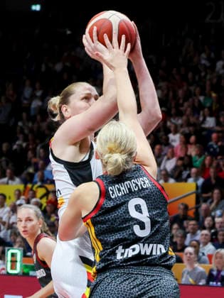 Emma Meesseman of Belgium and Emma Eichmeyer of Germany battle for the ball during the FIBA Women s Basketball World Cup Germany 2026 quarterfinal match between Belgium and Germany at the Berlin Arena on September 10, 2026, in Berlin, Germany. Photo by Marco Steinbrenner, DeFodi Images