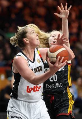 Belgium s Emma Meesseman and Germany s Frieda Bühner fight for the ball during a basketball game between Germany and Belgium national team, Nationalteam Belgian Cats, a quarter final game at the FIBA Women s Basketball World Cup, on Thursday 10 September 2026, in Berlin, Germany. The FIBA Women s Basketball World Cup takes place in Berlin from 4 to 13 September 2026. VIRGINIExLEFOUR  x185867392x