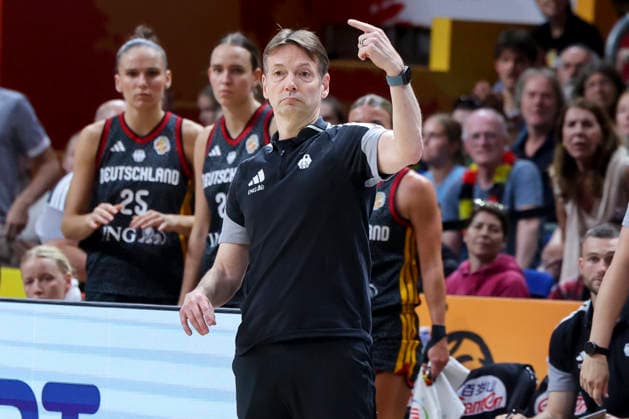 German national team coach Olaf Lange gestures during the FIBA Women s Basketball World Cup Germany 2026 quarterfinal match between Belgium and Germany at the Berlin Arena on September 10, 2026, in Berlin, Germany. Photo by Marco Steinbrenner, DeFodi Images