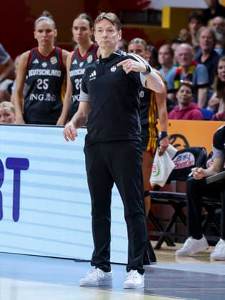 German national team coach Olaf Lange gestures during the FIBA Women s Basketball World Cup Germany 2026 quarterfinal match between Belgium and Germany at the Berlin Arena on September 10, 2026, in Berlin, Germany. Photo by Marco Steinbrenner, DeFodi Images