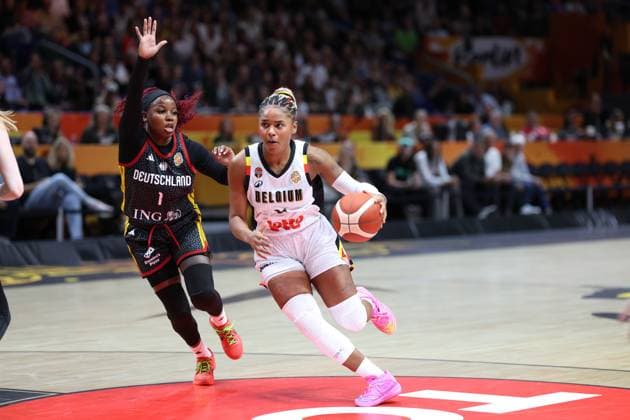 Belgium s Maxuella Lisowa Mbaka and Germany s Alexis Peterson fight for the ball during a basketball game between Germany and Belgium national team, Nationalteam Belgian Cats, a quarter final game at the FIBA Women s Basketball World Cup, on Thursday 10 September 2026, in Berlin, Germany. The FIBA Women s Basketball World Cup takes place in Berlin from 4 to 13 September 2026. VIRGINIExLEFOUR  x185867613x