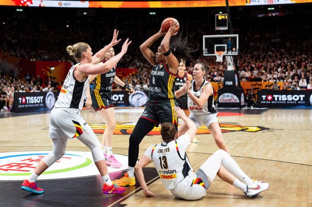 Nyara Sabally (Germany), No. 8, in a one-on-one battle with Emma Meesseman (Belgium), No. 11, and Kyara Linskens (Belgium), No. 13; GER, Belgium vs. Germany, Basketball, 2026 FIBA Women s World Cup, Quarterfinals, September 10, 2026, GER, Belgium vs. Germany, Basketball, 2026 FIBA Women s World Cup, Quarterfinals, September 10, 2026, Berlin Copyright: xEibner-Pressefoto MaxxVincenx EP_MVN