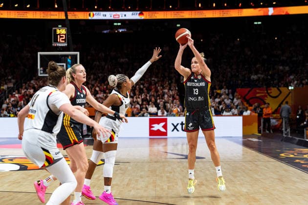 Leonie Fiebich (Germany), 13, taking a shot; Maxuella Lisowa Mbaka (Belgium), 31; GER, Belgium vs. Germany, Basketball, 2026 FIBA Women’s World Cup, Quarterfinals, September 10, 2026, GER, Belgium vs. Germany, Basketball, 2026 FIBA Women’s World Cup, Quarterfinals, September 10, 2026, Berlin Copyright: xEibner-Pressefoto MaxxVincenx EP_MVN