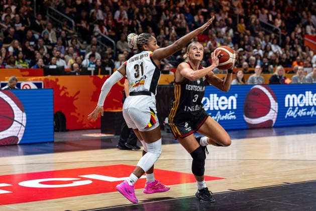 Alexandra Wilke (Germany), No. 03 taking a shot; Maxuella Lisowa Mbaka (Belgium), No. 31; GER, Belgium vs. Germany, Basketball, 2026 FIBA Women’s World Cup, Quarterfinals, September 10, 2026, GER, Belgium vs. Germany, Basketball, 2026 FIBA Women’s World Cup, Quarterfinals, September 10, 2026, Berlin Copyright: xEibner-Pressefoto MaxxVincenx EP_MVN