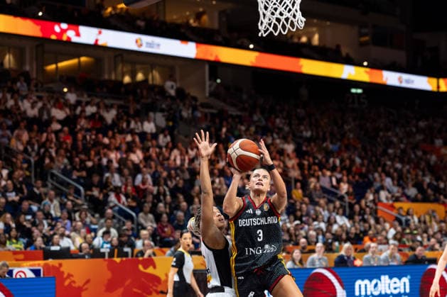 Alexandra Wilke (Germany), No. 03 taking a shot; Maxuella Lisowa Mbaka (Belgium), No. 31; GER, Belgium vs. Germany, Basketball, 2026 FIBA Women’s World Cup, Quarterfinals, September 10, 2026, GER, Belgium vs. Germany, Basketball, 2026 FIBA Women’s World Cup, Quarterfinals, September 10, 2026, Berlin Copyright: xEibner-Pressefoto MaxxVincenx EP_MVN