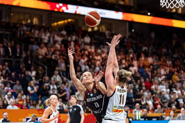 Leonie Fiebich (Germany), 13, on a layup; Emma Meesseman (Belgium), 11; GER, Belgium vs. Germany, Basketball, 2026 FIBA Women’s World Cup, Quarterfinals, September 10, 2026, GER, Belgium vs. Germany, Basketball, 2026 FIBA Women’s World Cup, Quarterfinals, September 10, 2026, Berlin Copyright: xEibner-Pressefoto MaxxVincenx EP_MVN