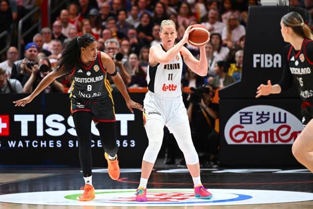 Belgium v Germany - FIBA Women s Basketball World Cup 2026 Quarter-Final BERLIN, GERMANY - SEPTEMBER 10 : Sabally Nyara power forward of Germany and Meesseman Emma power forward of Belgium during the FIBA Women s Basketball World Cup quarter final match between Belgium and Germany in Berlin on September 10, 2026 in Berlin, Germany, 10 09 2026 Berlin Germany  Copyright: xVincentxKalutx