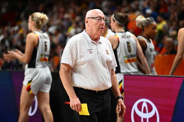 Belgium v Germany - FIBA Women s Basketball World Cup 2026 Quarter-Final BERLIN, GERMANY - SEPTEMBER 10 : Thibault Mike head coach of Belgium during the FIBA Women s Basketball World Cup quarter final match between Belgium and Germany in Berlin on September 10, 2026 in Berlin, Germany, 10 09 2026 Berlin Germany  Copyright: xVincentxKalutx