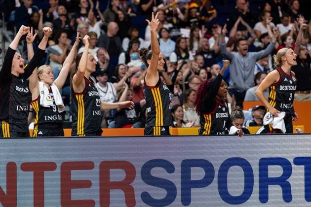 Deutsche Bank Cheers, Luisa Geiselsoder, Germany, 15, Emma Eichmeyer, Germany, 09, Emily Bessoir, Germany, 22, Clara Bielefeld, Germany, 25, Alexis Peterson, Germany, 01, Alexandra Wilke, Germany, 03, GER, Belgium vs. Germany, Basketball, 2026 FIBA Women’s World Cup, Quarterfinals, September 10, 2026, GER, Belgium vs. Germany, Basketball, 2026 FIBA Women’s World Cup, Quarterfinals, September 10, 2026, Berlin Copyright: xEibner-Pressefoto MaxxVincenx EP_MVN