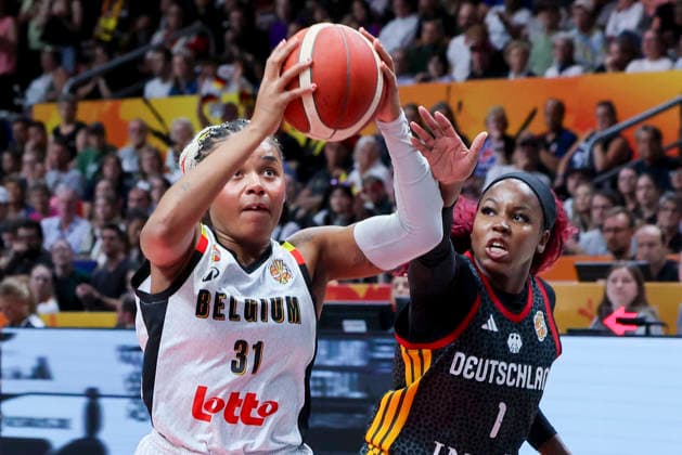 Maxuella Lisowa Mbaka of Belgium and Alexis Peterson of Germany battle for the ball during the FIBA Women s Basketball World Cup Germany 2026 quarterfinal match between Belgium and Germany at Berlin Arena on September 10, 2026, in Berlin, Germany. Photo by Marco Steinbrenner, DeFodi Images
