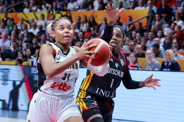 Maxuella Lisowa Mbaka of Belgium and Alexis Peterson of Germany battle for the ball during the FIBA Women s Basketball World Cup Germany 2026 quarterfinal match between Belgium and Germany at Berlin Arena on September 10, 2026, in Berlin, Germany. Photo by Marco Steinbrenner, DeFodi Images