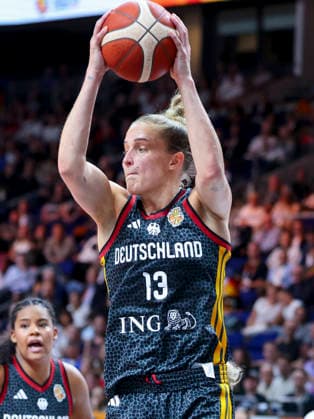 Leonie Fiebich of Germany controls the ball during the FIBA Women’s Basketball World Cup Germany 2026 quarterfinal match between Belgium and Germany at the Berlin Arena on September 10, 2026, in Berlin, Germany. Photo by Marco Steinbrenner, DeFodi Images