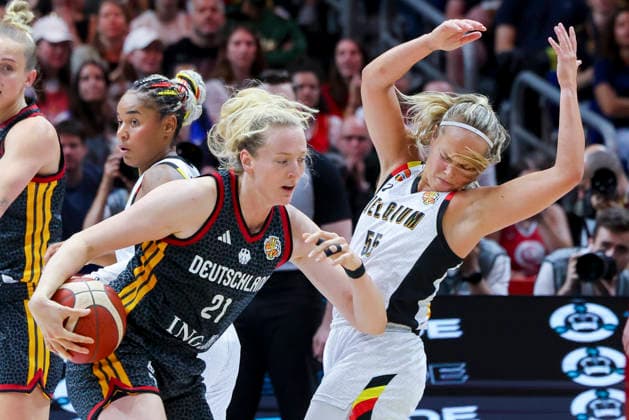 Marie Guelich of Germany and Julie Allemand of Belgium battle for the ball during the FIBA Women s Basketball World Cup Germany 2026 quarterfinal match between Belgium and Germany at the Berlin Arena on September 10, 2026, in Berlin, Germany. Photo by Marco Steinbrenner, DeFodi Images