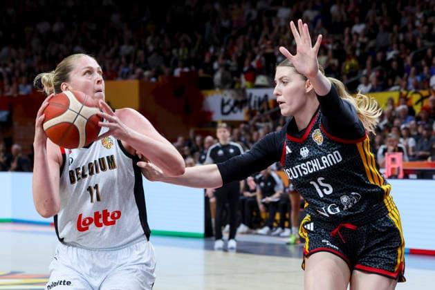 Emma Meesseman of Belgium and Luisa Geiselsoder of Germany battle for the ball during the FIBA Women s Basketball World Cup Germany 2026 quarterfinal match between Belgium and Germany at the Berlin Arena on September 10, 2026, in Berlin, Germany. Photo by Marco Steinbrenner, DeFodi Images