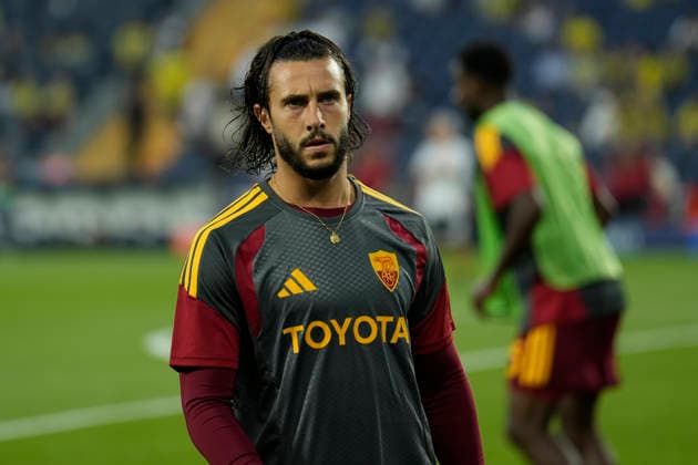 September 10, 2026, Kadikoy, Istanbul, Turkey: Mario Hermoso (C) of AS Roma looks on during the UEFA Champions League - League Phase, Matchday 1 - football match between Fenerbahce and AS Roma at Sukru Saracoglu Stadium in Istanbul, Turkey, on September 10, 2026. Kadikoy Turkey - ZUMAu194 20260910_zip_u194_007 Copyright: xTolgaxUluturkx