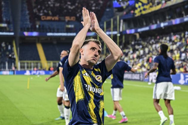 Fenerbahce v AS Roma - UEFA Champions League ISTANBUL, TURKIYE - SEPTEMBER 10: Kerem Akturkoglu of Fenerbahce greets fans ahead of the UEFA Champions League match between Fenerbahce and AS Roma at Chobani Stadium in Istanbul, Turkiye on September 10, 2026. Agit Erdi Ulukaya Anadolu Istanbul Turkey. Editorial use only. Please get in touch for any other usage.  Copyright: x2026xAnadoluxAgitxErdixUlukayax