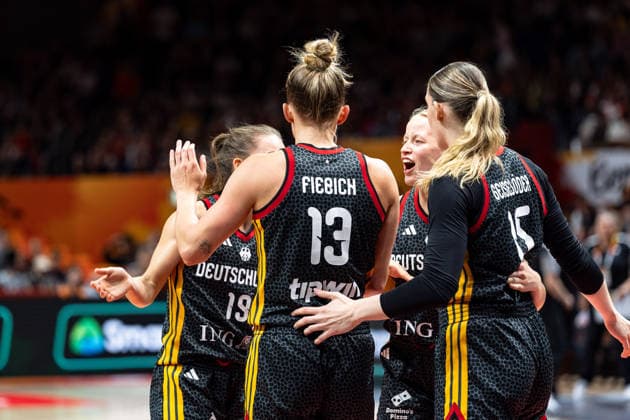 German team celebrating, Britta Daub (Germany), 19, Leonie Fiebich (Germany), 13, Emma Eichmeyer (Germany), 09, Luisa Geiselsoder (Germany), 15, GER, Belgium vs. Germany, Basketball, FIBA Women s World Cup 2026, Quarterfinals, September 10, 2026 GER, Belgium vs. Germany, Basketball, 2026 FIBA Women’s World Cup, Quarterfinals, September 10, 2026 Berlin Copyright: xEibner-Pressefoto MaxxVincenx EP_MVN