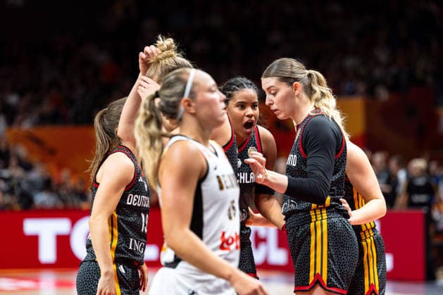 German team during a huddle, Britta Daub (Germany), 19, Nyara Sabally (Germany), 08, Luisa Geiselsoder (Germany), 15, , GER, Belgium vs. Germany, Basketball, FIBA Women’s World Cup 2026, Quarterfinals, September 10, 2026 GER, Belgium vs. Germany, Basketball, FIBA Women’s World Cup 2026, Quarterfinals, September 10, 2026 Berlin Copyright: xEibner-Pressefoto MaxxVincenx EP_MVN
