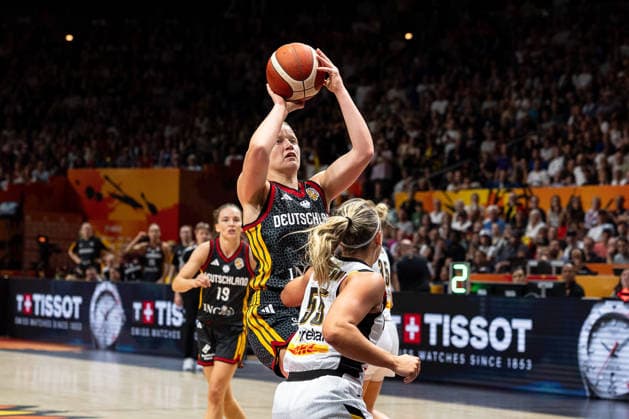 Emma Eichmeyer (Germany), 09 on the shot; Julie Allemand (Belgium), 55; GER, Belgium vs. Germany, Basketball, 2026 FIBA Women’s World Cup, Quarterfinals, September 10, 2026 GER, Belgium vs. Germany, Basketball, FIBA Women’s World Cup 2026, Quarterfinals, September 10, 2026 Berlin Copyright: xEibner-Pressefoto MaxxVincenx EP_MVN