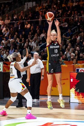 Leonie Fiebich (Germany), 13, taking a shot; Maxuella Lisowa Mbaka (Belgium), 31; GER, Belgium vs. Germany, Basketball, FIBA Women’s World Cup 2026, Quarterfinals, September 10, 2026 GER, Belgium vs. Germany, Basketball, 2026 FIBA Women’s World Cup, Quarterfinals, September 10, 2026 Berlin Copyright: xEibner-Pressefoto MaxxVincenx EP_MVN