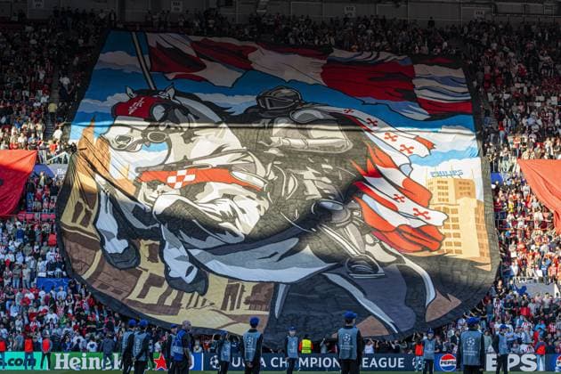 EINDHOVEN - Supporters of PSV Eindhoven with a fan display prior to the UEFA Champions League match between PSV Eindhoven and Shakhtar Donetsk at the Philips Stadium on September 10, 2026 in Eindhoven, the Netherlands. KEVIN SENDERS ANP UEFA Champions League 2026 27 xVIxANPxSportx xMarcelxterxBalsxIVx 567913478 originalFilename: 567913478.jpg