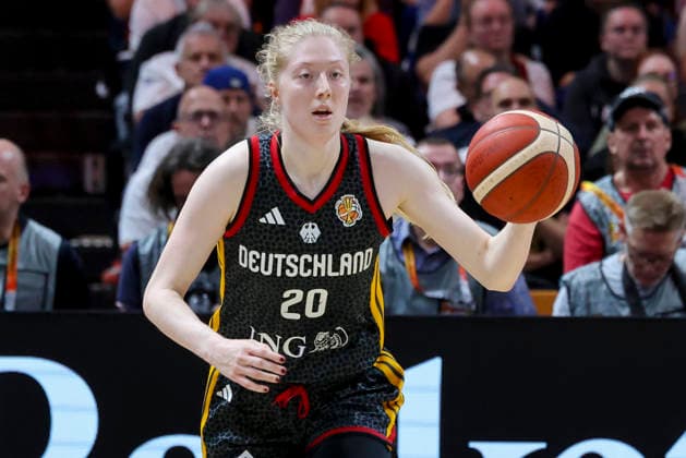 Frieda Buhner of Germany controls the ball during the FIBA Women’s Basketball World Cup Germany 2026 quarterfinal match between Belgium and Germany at the Berlin Arena on September 10, 2026, in Berlin, Germany. Photo by Marco Steinbrenner, DeFodi Images